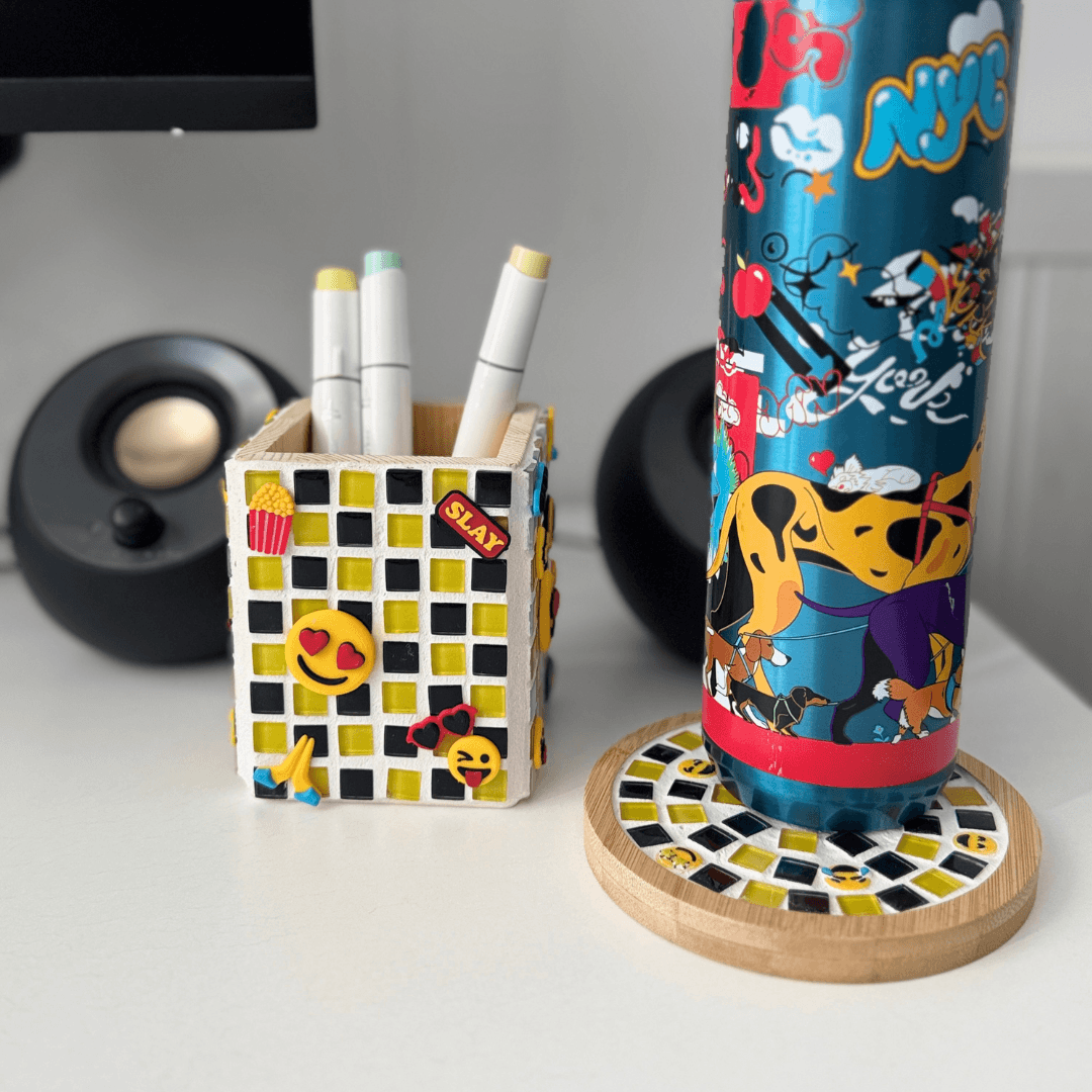 podtacek-v-interieru-na-stole-smajlikova-party